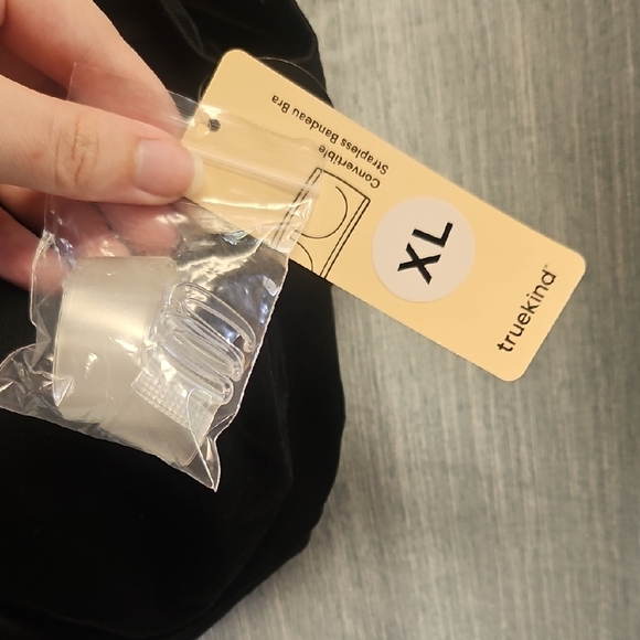 Black Seamless Bra with Ultimate Comfort - Picture 3 of 4